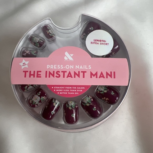 Olive & June Press On Nails Instant Mani Flowers Floral Roses Extra‎ Short 42 - Picture 1 of 3